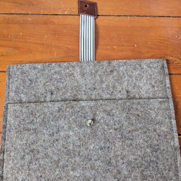 Felt iPad Bag - Picture 3 of 4